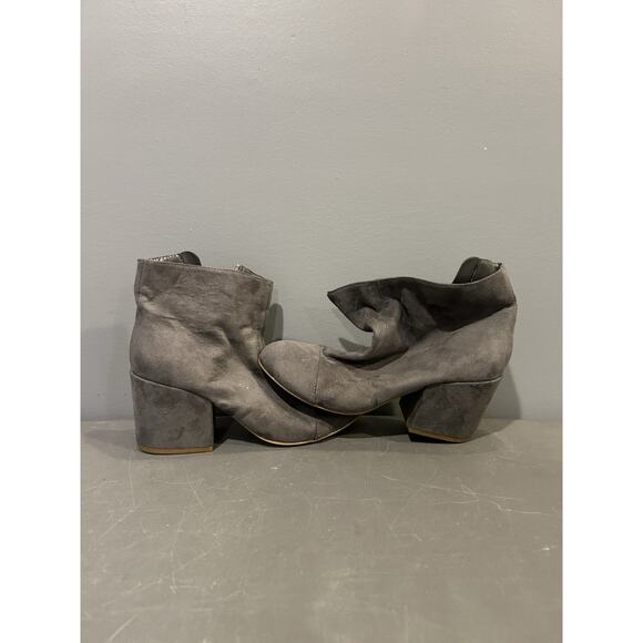 Charles by Charles David Gray Suede Chelsea block heel booties Size 7 - Picture 1 of 5